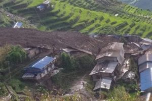 लिदी पहिरो विस्थापितलाई राहत हस्तान्तरण