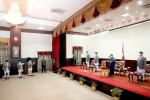 नवनियुक्त तीन मन्त्रीले लिए शीतलनिवासमा सपथ गहण
