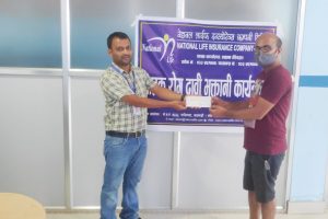 नेशनल लाइफद्वारा रु. २५ लाखको बीमा दाबीभुक्तानी