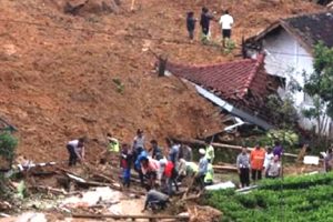 गत वर्ष भत्किएका घर पुनर्निर्माणका लागि रकम प्राप्त