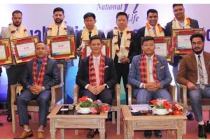 एनुअल बिजनेस लिडर्स कन्क्लेभमा उत्कृष्ट व्यवसाय गर्ने शाखाहरुलाई नेसनल लाइफद्धारा सम्मान