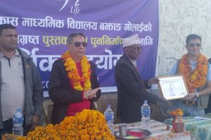 नेशनल लाईफले भुकम्पनबाट क्षतिग्रस्त विद्यालयलाई आर्थिक सहयोग