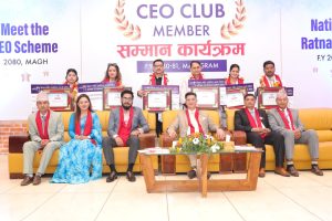 नेशनल लाईफले गर्याे लुम्बिनी प्रदेशका अभिकर्ताहरुलाई सिईओ क्लब सदस्यबाट सम्मान