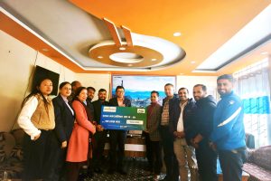 सानिमा रिलायन्स लाइफद्वारा इलामका पहिरो प्रभावितलाई १ लाख रुपैयाँ सहयोग