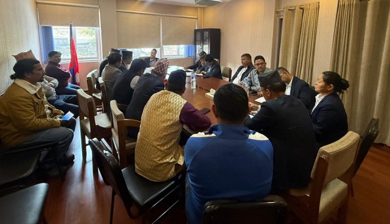 सहकारी पीडितसँग मन्त्री रावलको प्रत्यक्ष छलफल