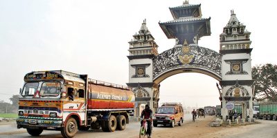 वीरगन्ज नाकामा भन्सार सेवा अवरुद्ध, एमआरपी विवादको असर
