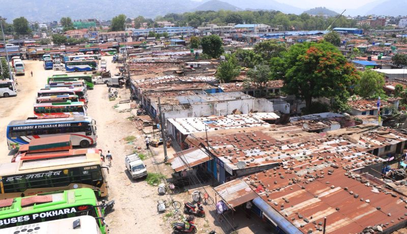 पोखरा बसपार्क निर्माणको बाटो खुल्दै, व्यापारिक संरचना हटाइयो