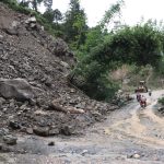 पहिरोले कान्तिराजपथ पूर्ण रूपमा अवरुद्ध, हेटौँडा–काठमाडौं आवागमन प्रभावित