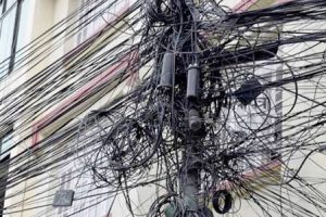 काठमाडौंका अव्यवस्थित तार व्यवस्थापन गर्न सरकार सक्रिय, समयसीमाभित्र काम सक्न निर्देशन