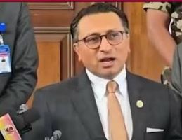 बाढी प्रभावित नुवाकोट र रसुवामा अर्थमन्त्री वाग्लेको स्थलगत अनुगमन, स्रोत अभाव हुन नदिने प्रतिबद्धता