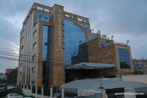 हिमालयन बैंकद्वारा बाढीपीडितका लागि ३ करोड १ लाख सहयोग