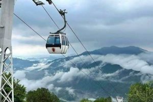 भोटेकोशी बाढीपीडितलाई मनकामना केबलकारका कर्मचारीको सहयोग