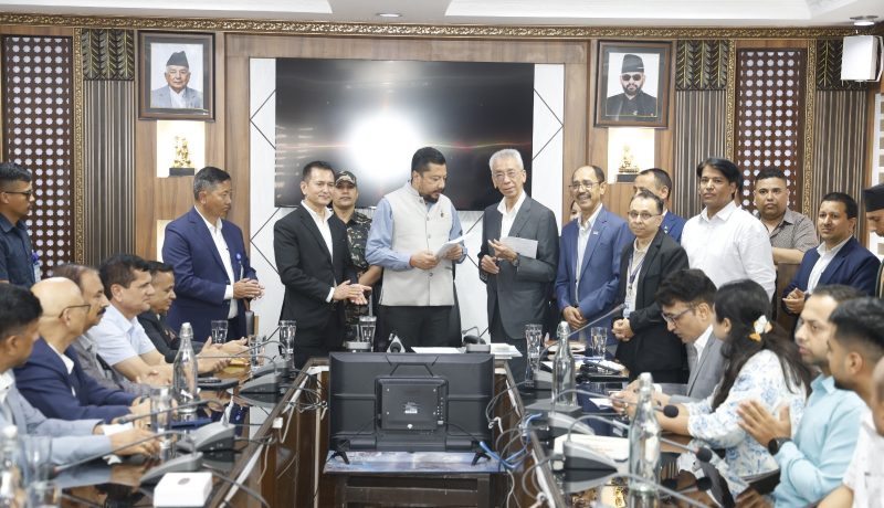 बाढी प्रभावितको राहतका लागि बुटवल पावर कम्पनीद्वारा ५१ लाख बढी सहयोग हस्तान्तरण