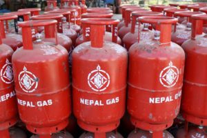 ग्यास अभाव बढेपछि उद्योगबाट खुद्रा बिक्री रोक्न महासंघको माग