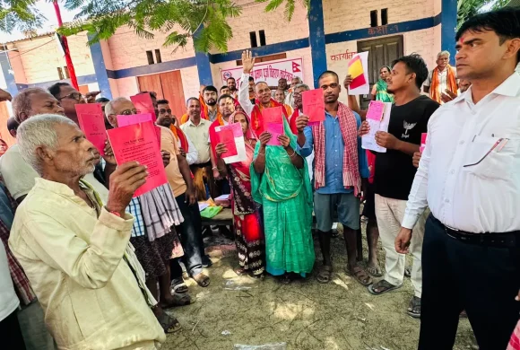 नापजाँच भएको ११ वर्षपछि धनुषाका २३३ परिवारले पाए लालपुर्जा