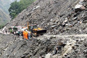 बाढी–पहिरोले चार जिल्लाका सडक प्रभावित