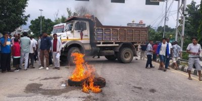 चुनढुंगा ढुवानी विवाद चर्कियो, कटारीमा टिपर तेर्स्याएर प्रदर्शन