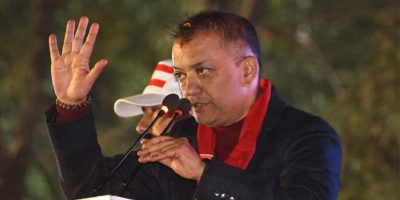 कांग्रेस सभापतिका उम्मेदवार गगन थापाद्वारा मतदातासँग मत माग्दै