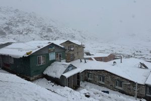 सोलुखुम्बुको दिङबुचेमा भारी हिमपात, पदयात्रामा नजान आग्रह